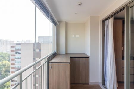 Varanda de kitnet/studio para alugar com 1 quarto, 28m² em Indianópolis, São Paulo