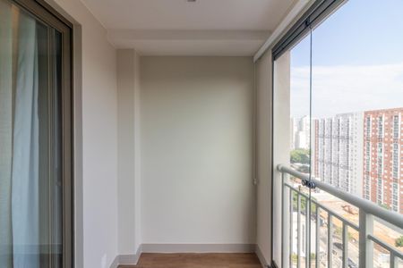 Varanda de kitnet/studio para alugar com 1 quarto, 28m² em Indianópolis, São Paulo