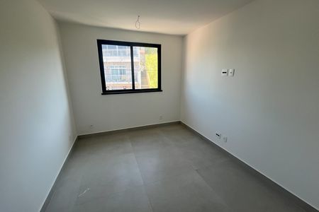 Apartamento à venda com 200m², 2 quartos e 3 vagas Apartamento à venda com 200m², 2 quartos e 3 vagasQuarto 2