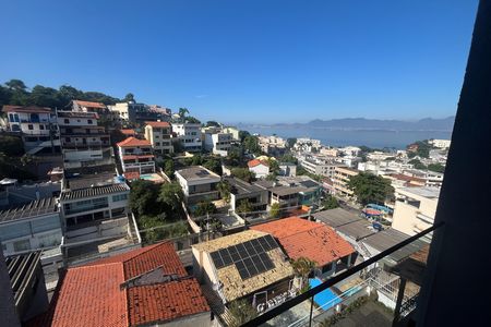 Apartamento à venda com 200m², 2 quartos e 3 vagas Apartamento à venda com 200m², 2 quartos e 3 vagasVista