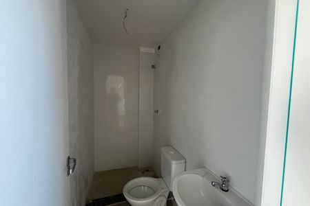 Apartamento à venda com 200m², 2 quartos e 3 vagas Apartamento à venda com 200m², 2 quartos e 3 vagasBanheiro de serviço