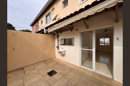 Casa à venda com 84m², 3 quartos e 1 vaga Casa à venda com 84m², 3 quartos e 1 vagaÁrea de serviço