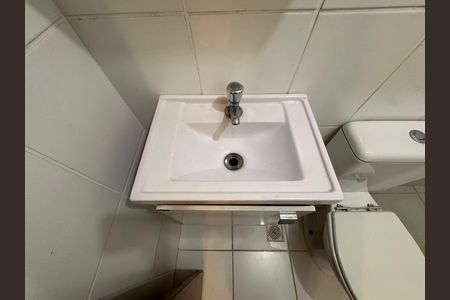 Casa à venda com 84m², 3 quartos e 1 vaga Casa à venda com 84m², 3 quartos e 1 vagaBanheiro