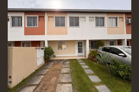 Casa à venda com 84m², 3 quartos e 1 vaga Casa à venda com 84m², 3 quartos e 1 vagaFachada