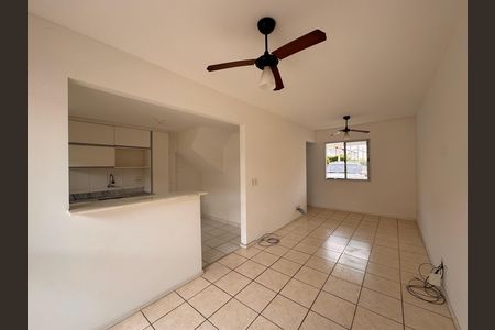 Casa à venda com 84m², 3 quartos e 1 vaga Casa à venda com 84m², 3 quartos e 1 vagaSala