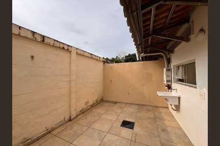 Casa à venda com 84m², 3 quartos e 1 vaga Casa à venda com 84m², 3 quartos e 1 vagaÁrea de serviço