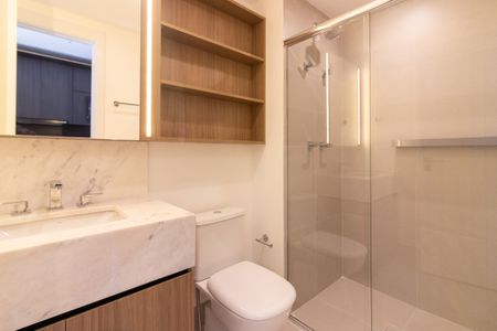 Banheiro de kitnet/studio para alugar com 1 quarto, 30m² em Indianópolis, São Paulo