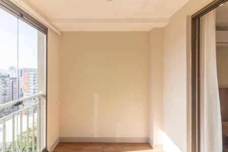Varanda de kitnet/studio para alugar com 1 quarto, 30m² em Indianópolis, São Paulo