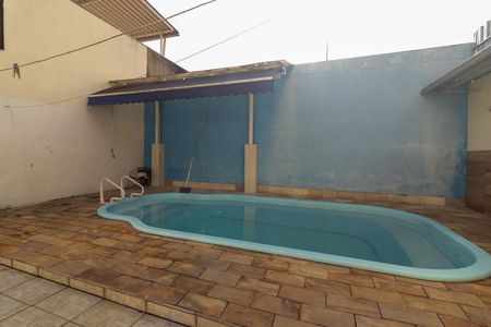 Casa à venda com 120m², 3 quartos e 2 vagas Casa à venda com 120m², 3 quartos e 2 vagasPiscina