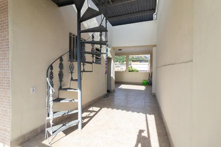Casa à venda com 120m², 3 quartos e 2 vagas Casa à venda com 120m², 3 quartos e 2 vagasVaranda