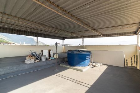 Casa à venda com 120m², 3 quartos e 2 vagas Casa à venda com 120m², 3 quartos e 2 vagasTerraço
