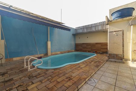 Casa à venda com 120m², 3 quartos e 2 vagas Casa à venda com 120m², 3 quartos e 2 vagasPiscina