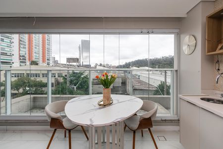 Apartamento à venda com 140m², 3 quartos e 2 vagas Apartamento à venda com 140m², 3 quartos e 2 vagasVaranda