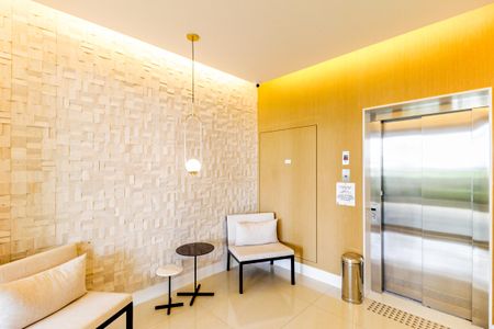 Apartamento à venda com 140m², 3 quartos e 2 vagas Apartamento à venda com 140m², 3 quartos e 2 vagasHall de Entrada