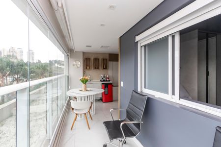 Apartamento à venda com 140m², 3 quartos e 2 vagas Apartamento à venda com 140m², 3 quartos e 2 vagasVaranda