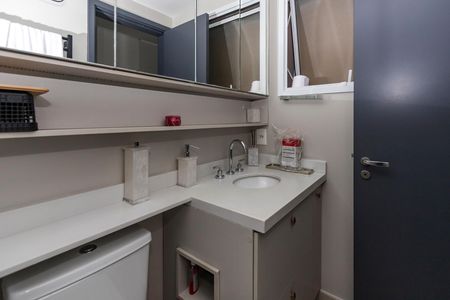 Apartamento à venda com 140m², 3 quartos e 2 vagas Apartamento à venda com 140m², 3 quartos e 2 vagasBanheiro da Suíte