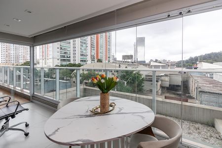 Apartamento à venda com 140m², 3 quartos e 2 vagas Apartamento à venda com 140m², 3 quartos e 2 vagasVaranda