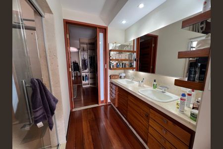 Casa de condomínio para alugar com 527m², 4 quartos e 4 vagas