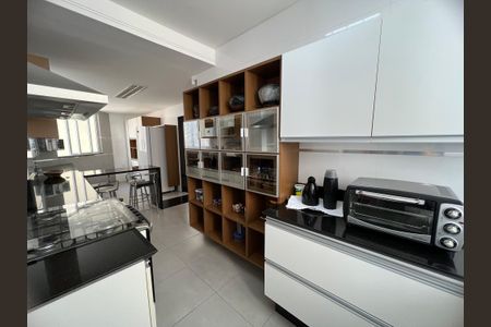 Casa de condomínio para alugar com 527m², 4 quartos e 4 vagas