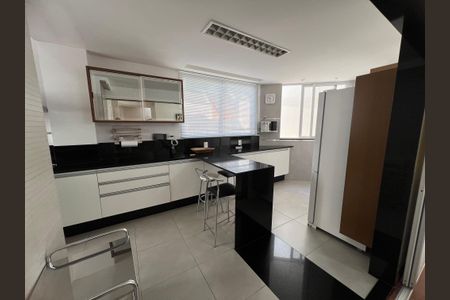 Casa de condomínio para alugar com 527m², 4 quartos e 4 vagas