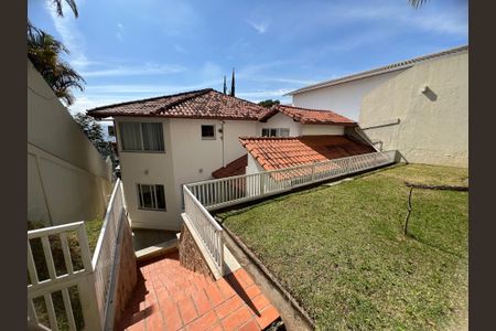 Casa de condomínio para alugar com 527m², 4 quartos e 4 vagas