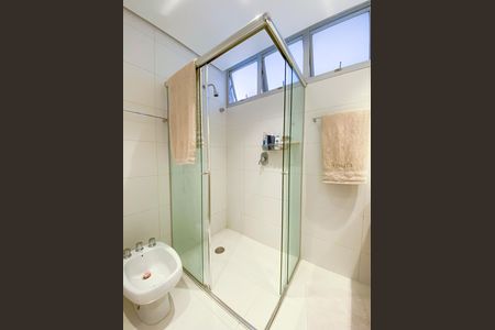 Apartamento à venda com 198m², 3 quartos e 2 vagas Apartamento à venda com 198m², 3 quartos e 2 vagasBanheiro Suíte