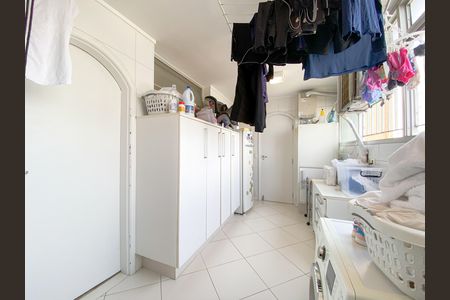 Apartamento à venda com 198m², 3 quartos e 2 vagas Apartamento à venda com 198m², 3 quartos e 2 vagasÁrea de Serviço