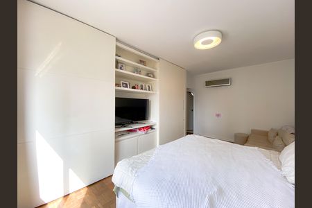 Apartamento à venda com 198m², 3 quartos e 2 vagas Apartamento à venda com 198m², 3 quartos e 2 vagasSuíte