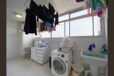 Apartamento à venda com 198m², 3 quartos e 2 vagas Apartamento à venda com 198m², 3 quartos e 2 vagasÁrea de Serviço