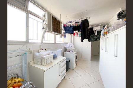 Apartamento à venda com 198m², 3 quartos e 2 vagas Apartamento à venda com 198m², 3 quartos e 2 vagasÁrea de Serviço