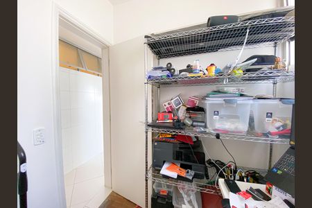 Apartamento à venda com 198m², 3 quartos e 2 vagas Apartamento à venda com 198m², 3 quartos e 2 vagasQuarto de Serviço