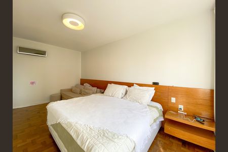 Apartamento à venda com 198m², 3 quartos e 2 vagas Apartamento à venda com 198m², 3 quartos e 2 vagasSuíte