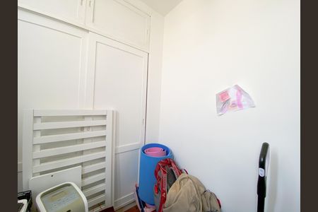 Apartamento à venda com 198m², 3 quartos e 2 vagas Apartamento à venda com 198m², 3 quartos e 2 vagasQuarto de Serviço