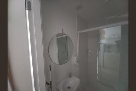 Banheiro de kitnet/studio à venda com 1 quarto, 15m² em República, São Paulo