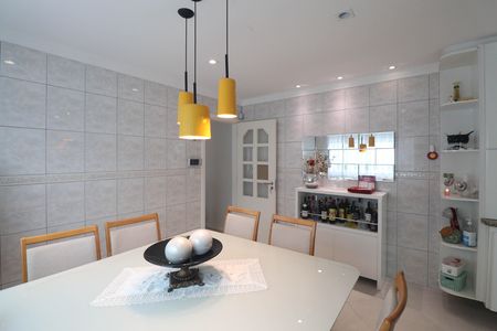 Casa à venda com 175m², 3 quartos e 3 vagasCozinha - Armários