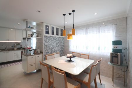 Casa à venda com 175m², 3 quartos e 3 vagasCozinha - Armários