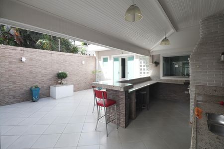 Casa à venda com 175m², 3 quartos e 3 vagasChurrasqueira