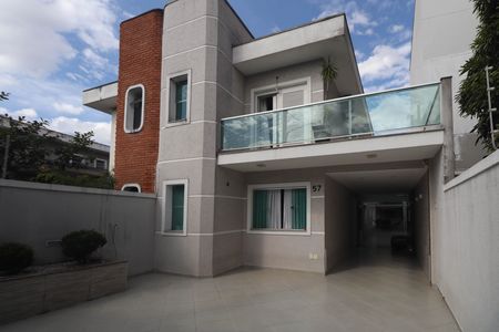 Casa à venda com 175m², 3 quartos e 3 vagasFachada 