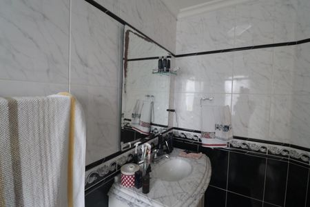 Casa à venda com 175m², 3 quartos e 3 vagasBanheiro da Suíte