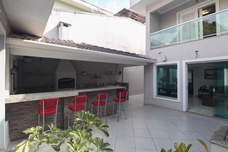 Casa à venda com 175m², 3 quartos e 3 vagasChurrasqueira