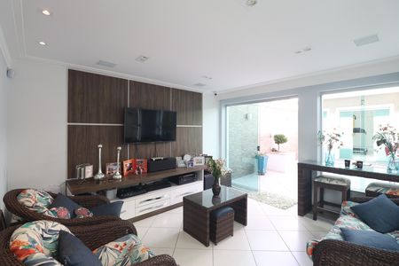 Casa à venda com 175m², 3 quartos e 3 vagasSala de TV