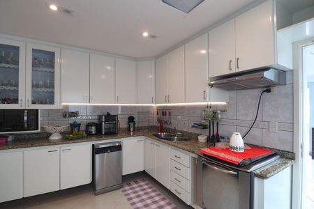 Casa à venda com 175m², 3 quartos e 3 vagasCozinha - Armários