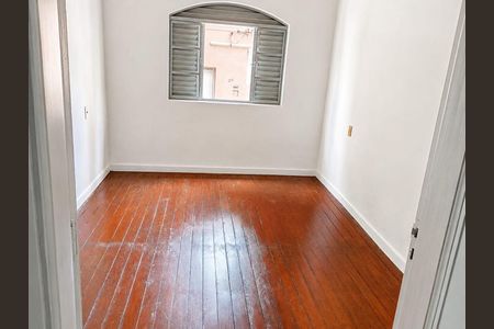 Casa à venda com 180m², 3 quartos e sem vaga Casa à venda com 180m², 3 quartos e sem vagaQuarto