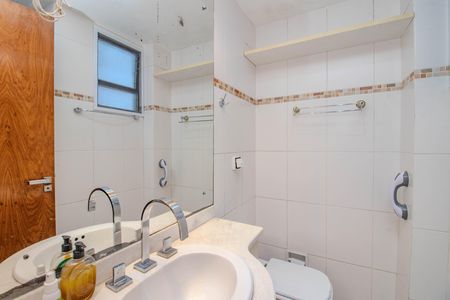 Apartamento à venda com 130m², 2 quartos e 2 vagas Apartamento à venda com 130m², 2 quartos e 2 vagasBanheiro