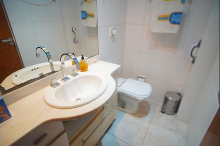 Apartamento à venda com 130m², 2 quartos e 2 vagasBanheiro social