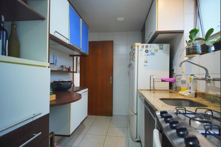 Apartamento à venda com 130m², 2 quartos e 2 vagasCozinha