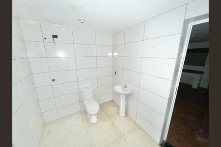 Banheiro de casa para alugar com 1 quarto, 32m² em Jardim dos Francos, São Paulo