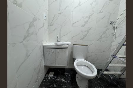 Banheiro de apartamento para alugar com 1 quarto, 30m² em Santo Antônio, Osasco