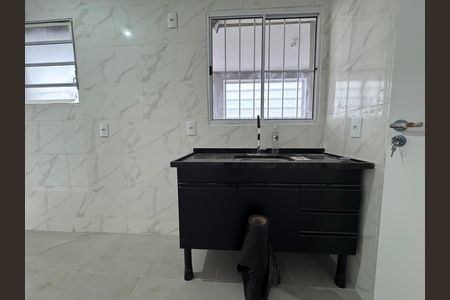 Cozinha de apartamento para alugar com 1 quarto, 30m² em Santo Antônio, Osasco