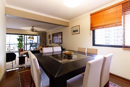Apartamento à venda com 213m², 3 quartos e 3 vagas Apartamento à venda com 213m², 3 quartos e 3 vagasSala de Jantar